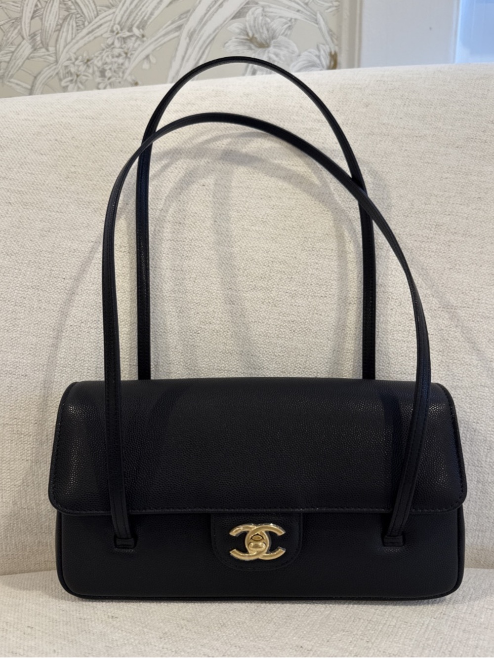 CHANEL Black Shiny Caviar Shoulder Bag with Gold CC